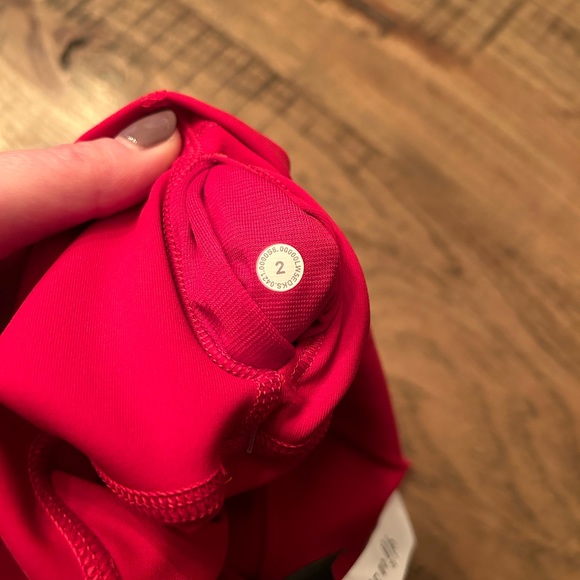 NWT Lululemon wunder under HR 25” Red size 2 - Picture 4 of 5